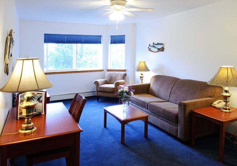 Frontier Suites Hotel In Juneau Kültér fotó