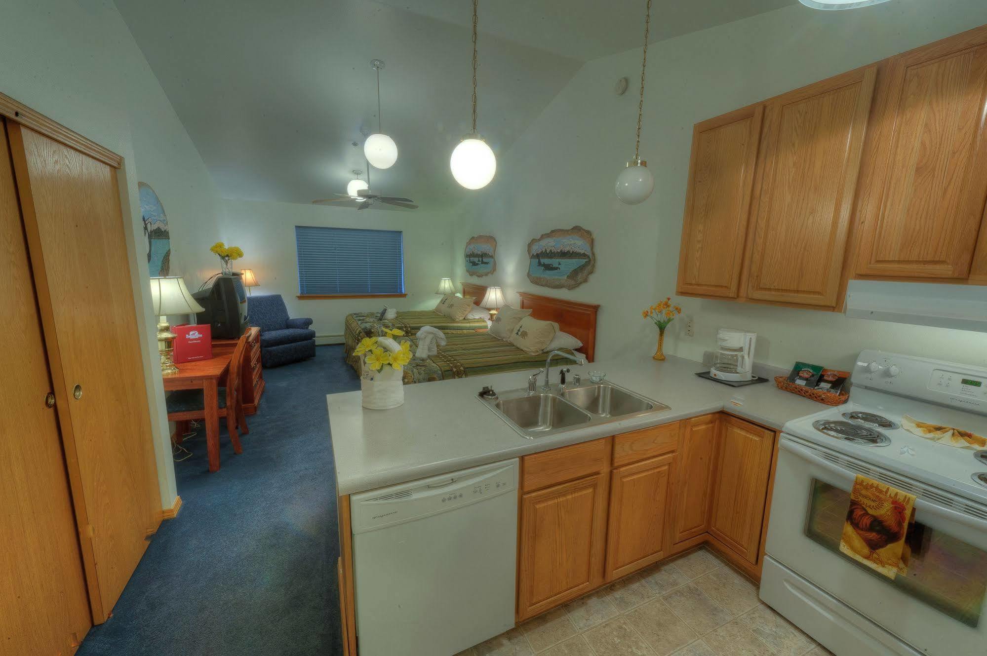 Frontier Suites Hotel In Juneau Kültér fotó